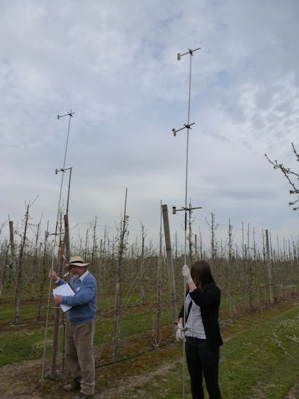 These 4 metre high markers with responsive tissue pads measure drift in the orchard