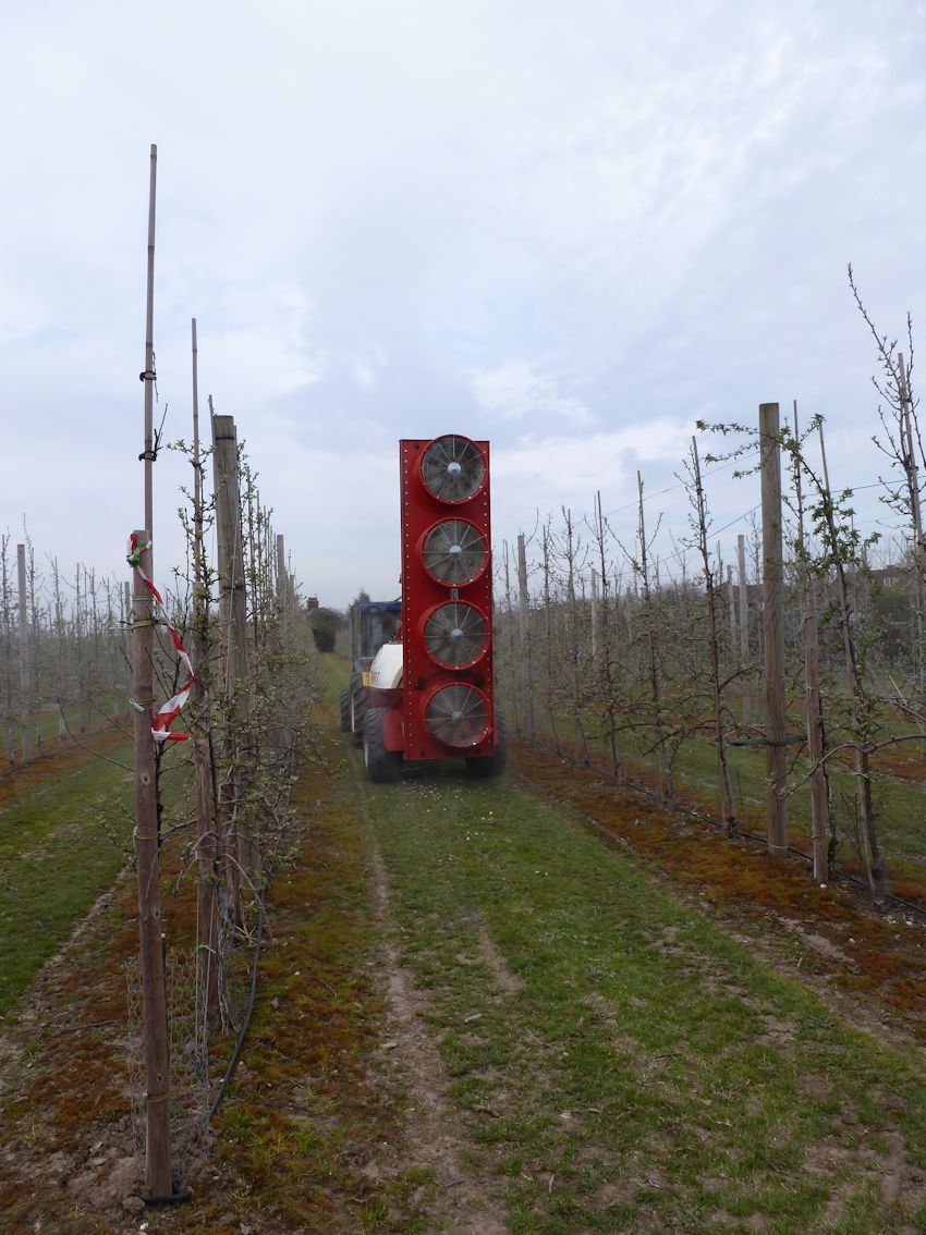 Orchard sprayer fitted with low drift nozzles