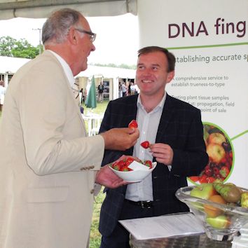 EMR CEO Peter Gregory welcomes George Eustice to Fruit Focus